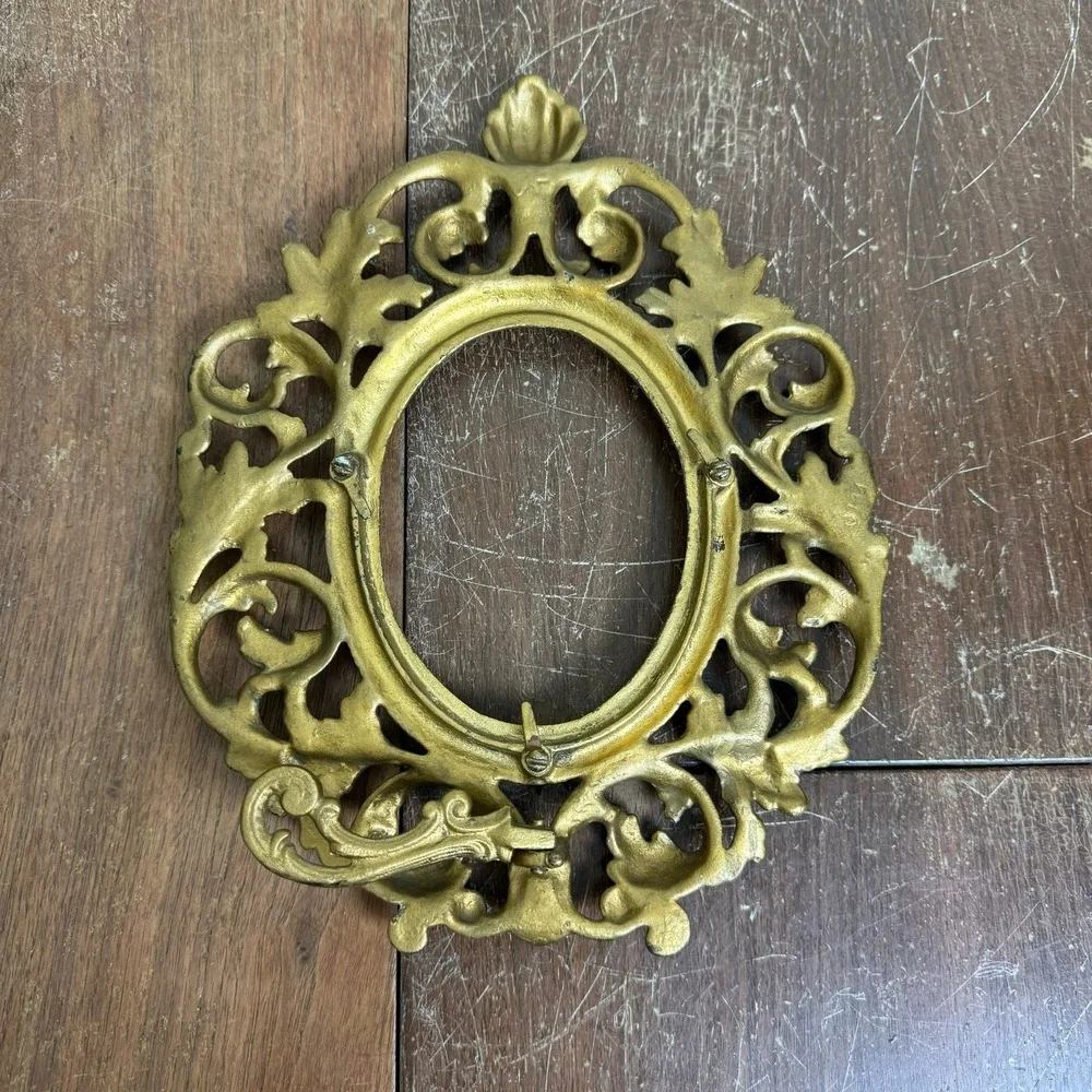Vintage Ornate Gold Cast Metal‎ Filigree Oval Picture Frame Scrollwork 10.5x8.5